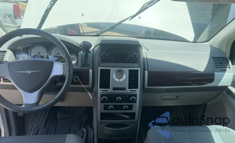 2010 Chrysler Town & Country Touring z USA, uszkodzony, nr VIN 2A4RR5D1XAR221717